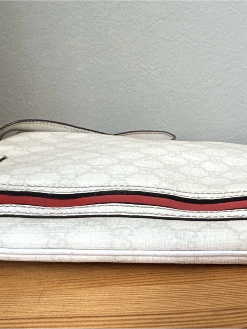 Gucci Cream Signature Crossbody with Red and Navy Stripe - Picture 7 of 12
